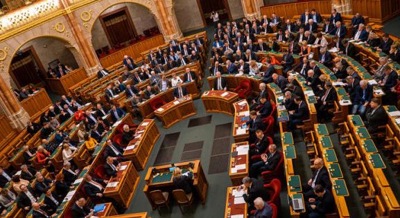 A parlament asztalán az ukrán védelmi hitelfelvétel blokkolása is?