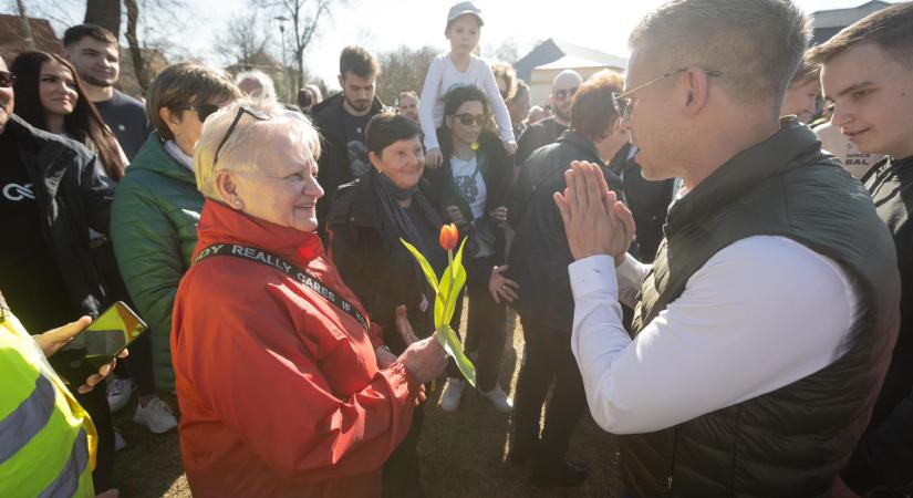 Így vezetné be Magyar Péter a nyugdíjas SZÉP-kártyát