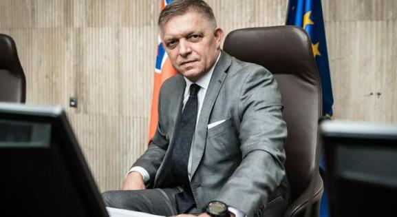 Robert Fico kiáll Orbán Viktor mellett