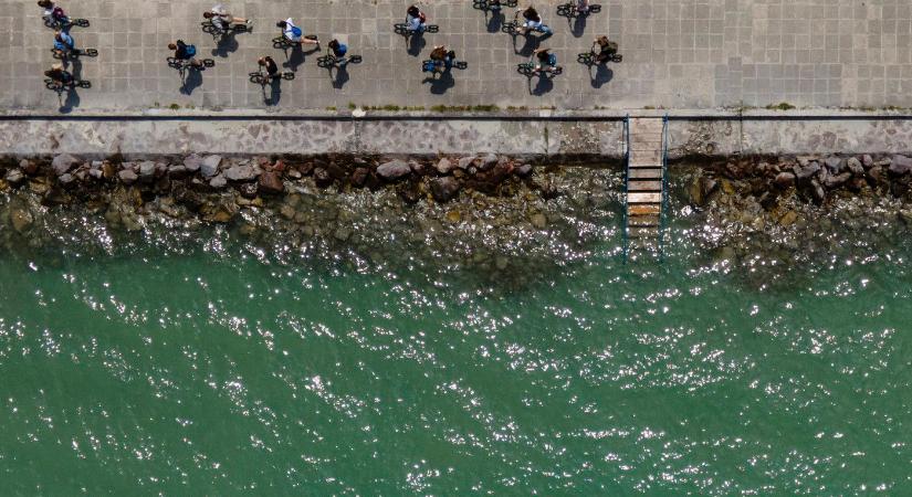 Rettegnek a Balaton közeli városban, már az utcára is alig mernek kilépni