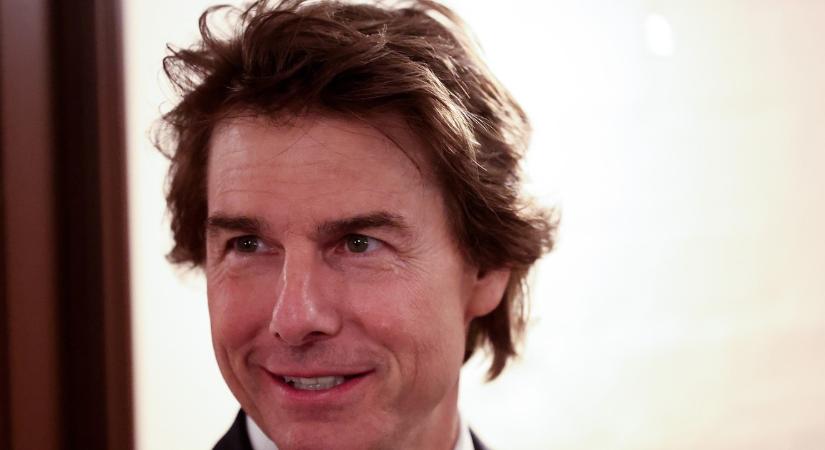 Alakuló románc? Tom Cruise egy 30 évvel fiatalabb bombázó körül legyeskedik – fotók