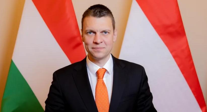 Menczer Tamás: nem akarjuk, hogy Brüsszel eladósítsa a gyerekeink és unokáink jövőjét