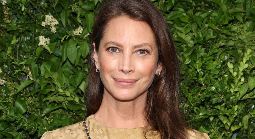 Egy sokdimenziós nő – Hogyan lett Christy Turlington a 90-es évek legsikeresebb modellje?