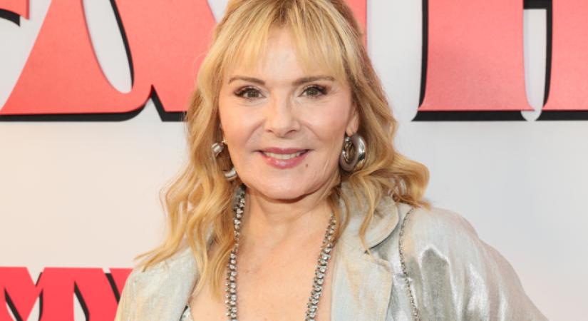 Kim Cattrall miniruhájától elakad a lélegzetünk: a Szex és New York sztárja volt a vörös szőnyeg legszebbje