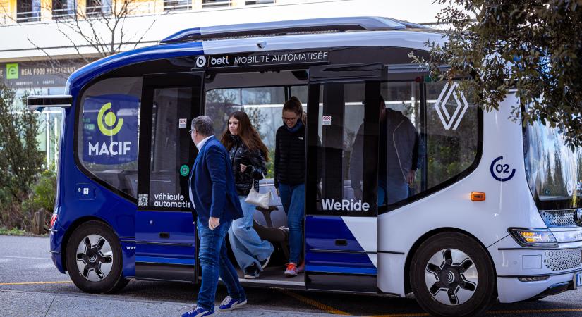 Már Európa-szerte szállít utasokat a Renault teljesen önvezető minibusza