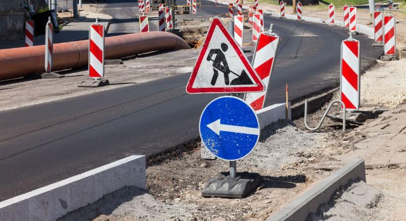 Több főúton is forgalomkorlátozás lassítja a közlekedést