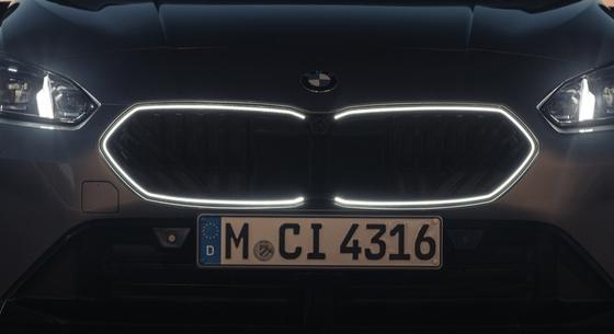 Már a legkisebb BMW-nek is világít a hűtőrácsa