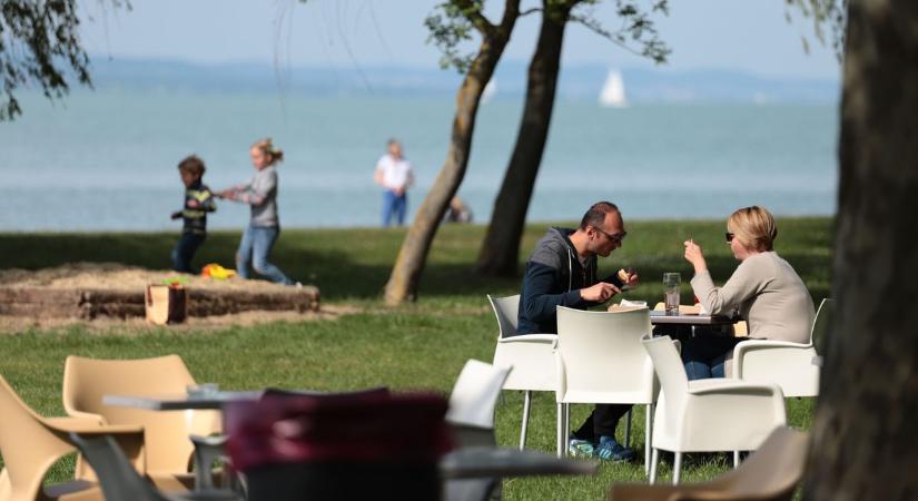 Ne tedd el a hajlakkot: frizura borzolós, de napszemcsis idő lesz kedden