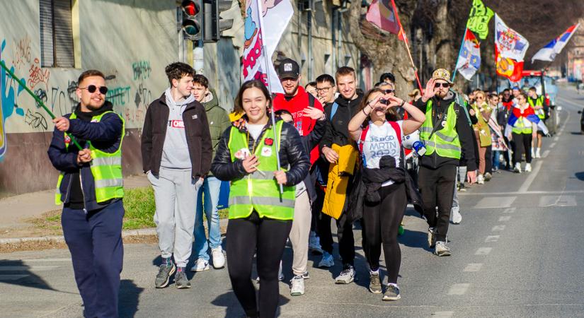 Szerdán fogadják a gyalogló egyetemistákat Szabadkán