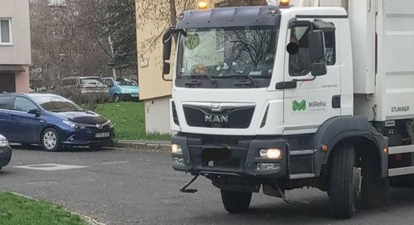 Le a kalappal! A miskolci kukásautó sofőrjét ünnepli a net