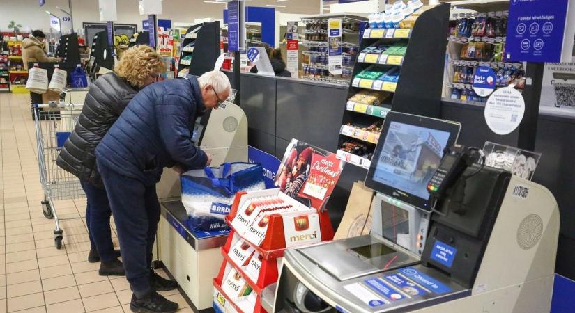 Hétfőtől olcsóbb a csirkepaprikás - helyieket kérdeztünk az árrésstopról (videó)