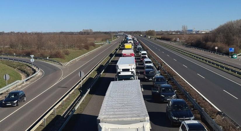 Megnéztük, hogy néz ki a Debrecen mellett történt tömegbaleset helyszíne – videóval!