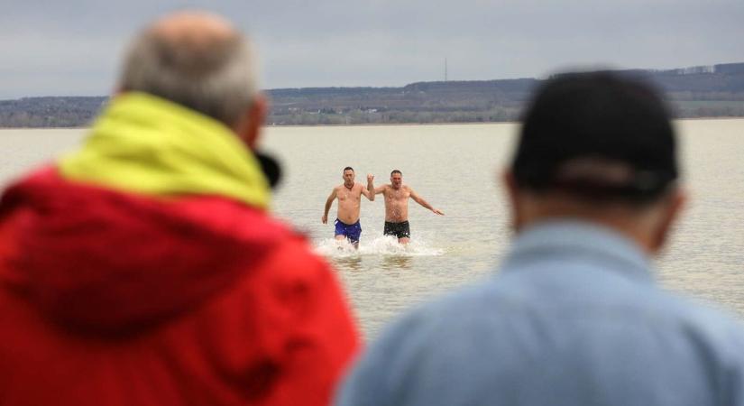 Bátor vagy az 5 fokos vízhez? Most Keszthelyen bebizonyíthatod!