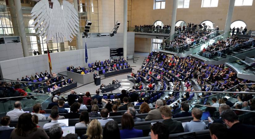 Történelmi döntéssel búcsúzott a Bundestag: megszavazta a rendkívüli hitelcsomagokat