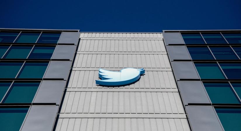 Aukcióra bocsátják a Twitter egykori hatalmas logóját, ami a San Francisco-i központ tetején volt