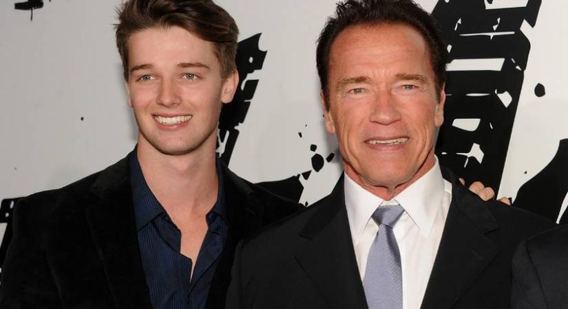 Arnold Schwarzenegger fia meztelenül pózolt menyasszonya mellett: Patrick párja szexi fehérneműt viselt