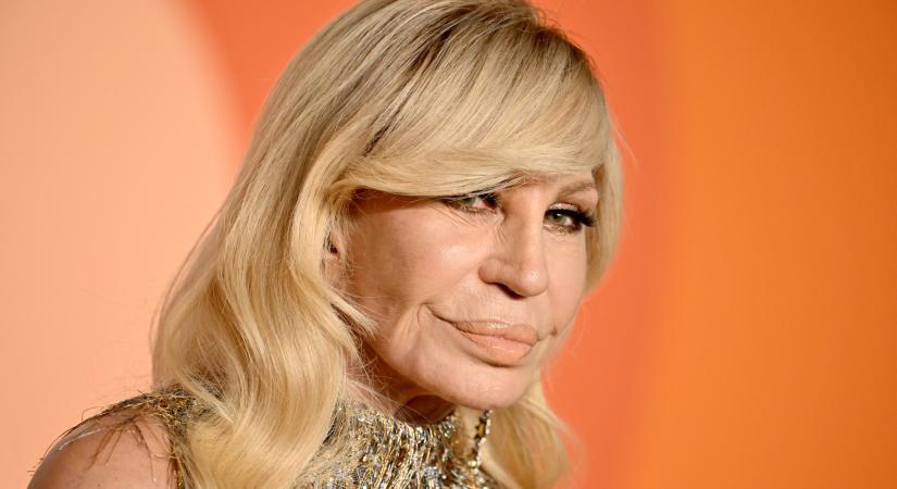 Miért távozott a Versace kreatív igazgatója, Donatella Versace?