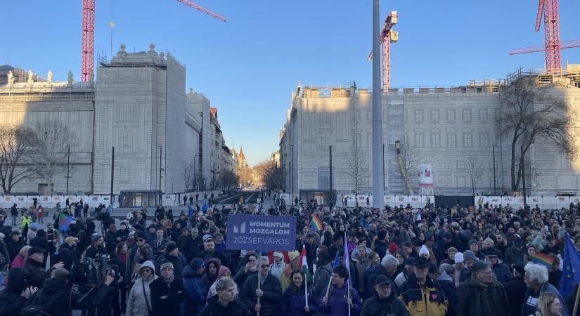 A magyar történelem gyásznapja a mai – tüntetnek a Stop Pride ellen a Kossuth téren