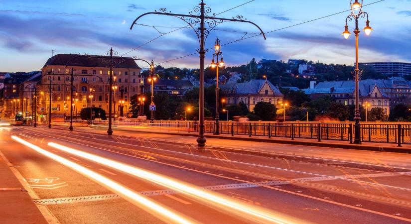 Tüntetők zárták le a Margit hidat - cikkünk frissül