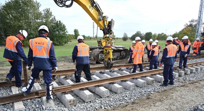 Itt a bejelentés! Kiderült, mikor adják át a Budapest–Belgrád-vasutat