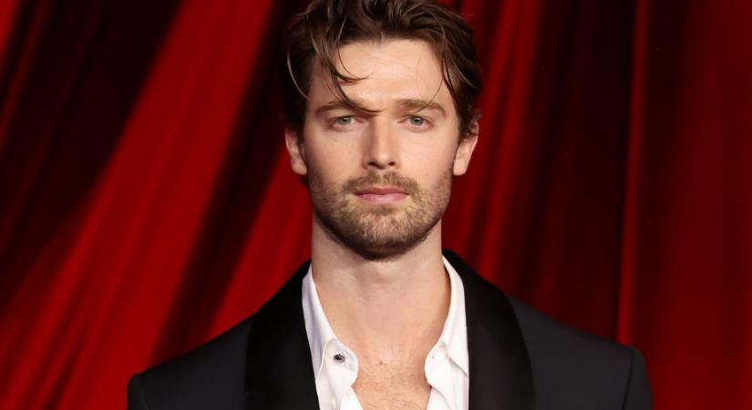 Kollégái azt hitték, Patrick Schwarzenegger hányni fog, amikor A Fehér Lótusz forgatásán csókolóznia kellett sorozatbeli fivérével