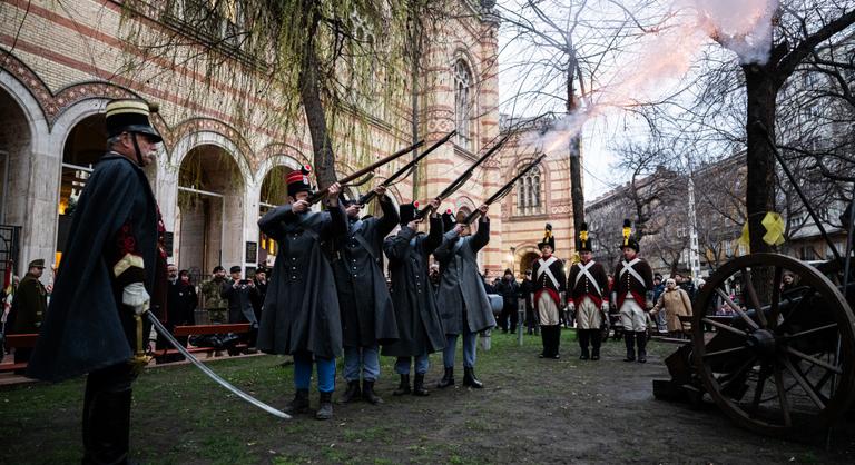 1848 zsidó hőseire emlékeztek a Dohány utcai zsinagógánál