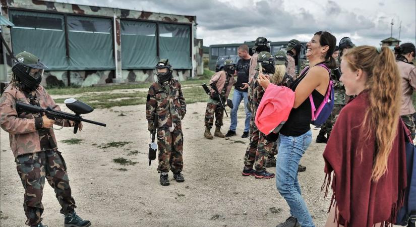 Az RTL lekörözte Sváby Andrást, paintball játékkal illusztrálták az ukrán frontot