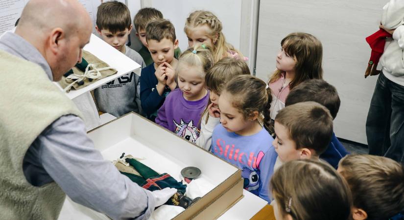 Kulisszatitkokra is fény derül a Bábszínházi Világnapon a Vojtinában