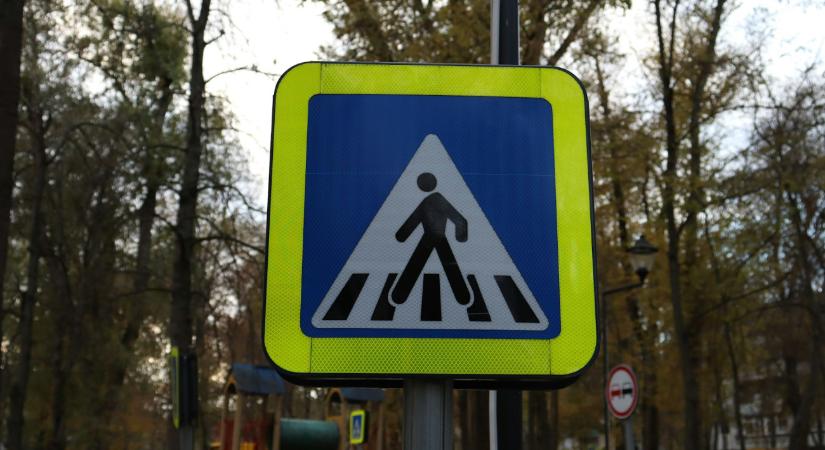 Fékezés nélkül gázolt a zebrán egy figyelmetlen sofőr Nagyhalászon