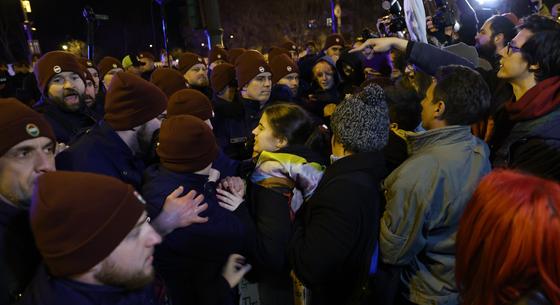 Három embert vettek őrizetbe a Pride betiltása elleni tüntetésen