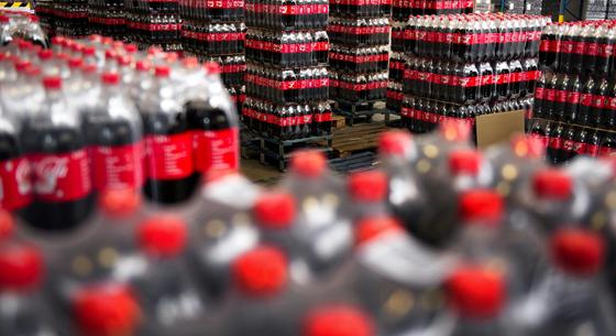 Ön is észrevette, hogy volt valami furcsaság az utóbbi időben a coca-colás üvegeken?