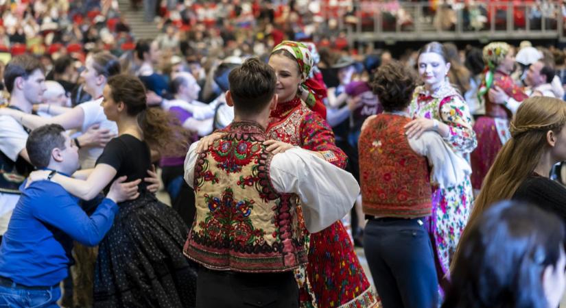 Mindenki táncol – 44. Táncháztalálkozó az Arénában