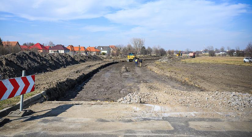 Egy sávra szűkül a Gázvezeték utca egy szakaszon az új körforgalom építése miatt