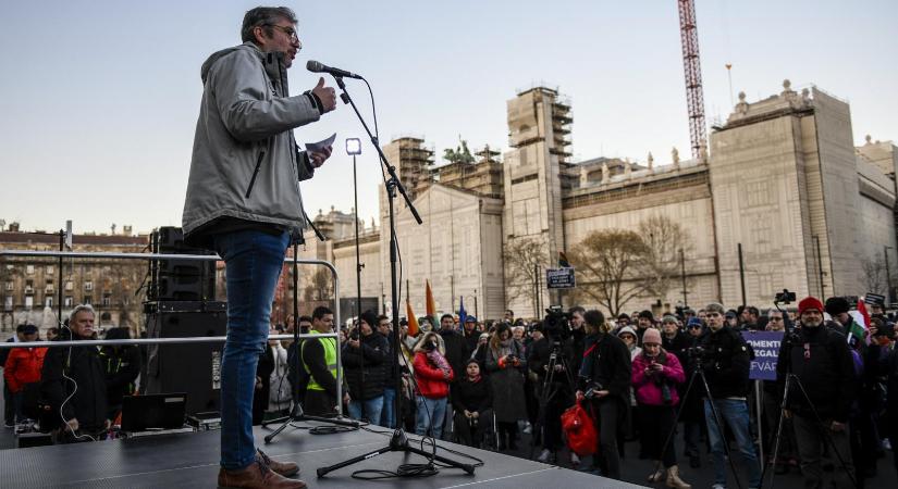 Hadházy Ákos: A kedd esti hídlezárás volt a minta, jövő héten folytatjuk a tiltakozást