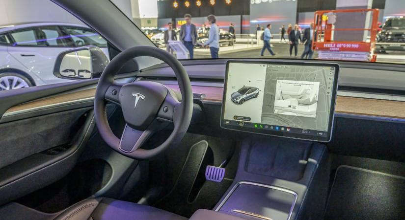 Simán átverhető a Tesla vezetéstámogató rendszere