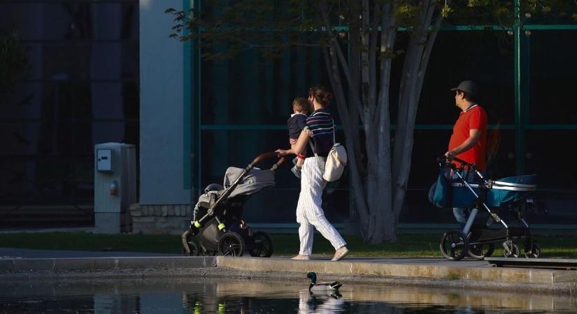 Tovább nőhet a kisgyermekes édesanyák jövedelme