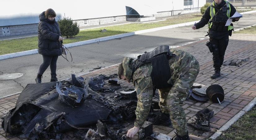 Éjjel is bombázták Ukrajnát az oroszok, drón zuhant egy kórházra