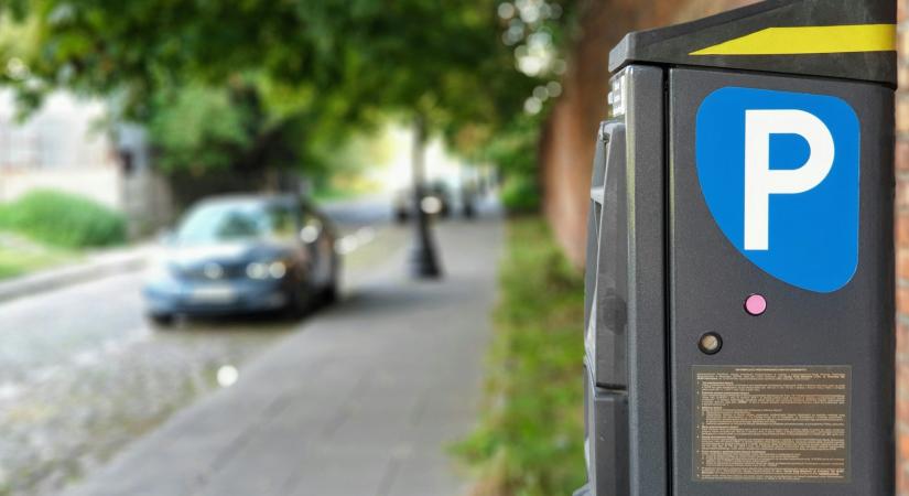 Így szokott parkolni? Csalók áldozata lehet, ha ezt nem veszi észre