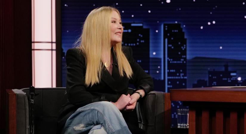 Christina Applegate az utóbbi időben több mint harmincszor került kórházba hányással, hasmenéssel, elviselhetetlen fájdalmakkal