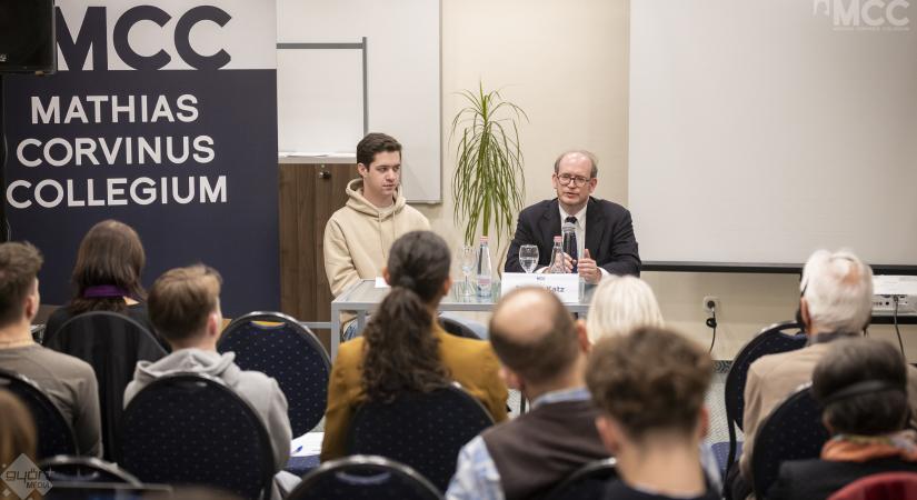 Miért szükséges újra felfedezni a humán tudományokat? Joshua Katz a győri MCC-ben!