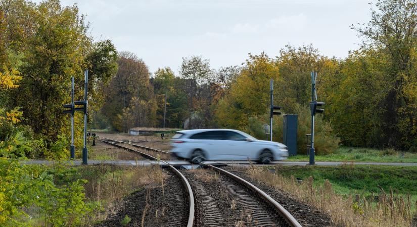 Drámai ugrás a vasúti balesetek számában! – Miért nem tanulnak a sofőrök?