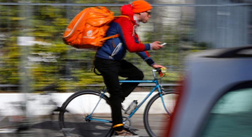 Megbukott Ausztriában az a modell, hogy az ételfutárok alkalmazottként dolgozzanak