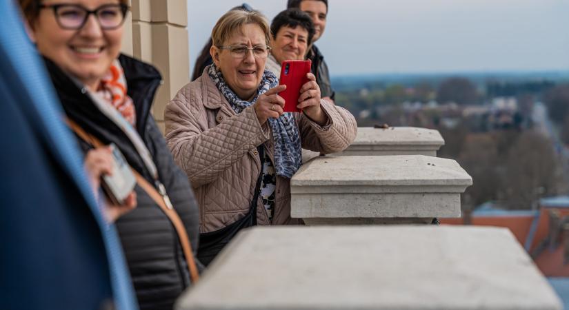 Toronylátogatást és belvárosi túrát szerveznek Vásárhelyen