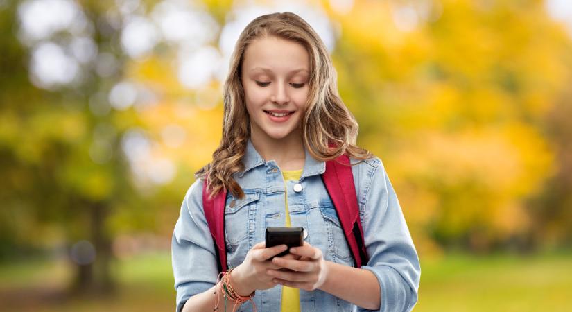 Titkos kódok jelenhetnek meg a tinik telefonján, minden szülőnek ismernie kell őket, mert veszélyesek