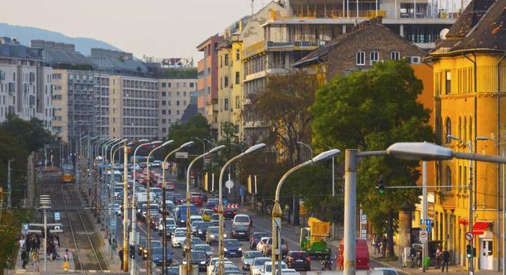 Magasabb sebességhatár kerülhet az új KRESZ-be