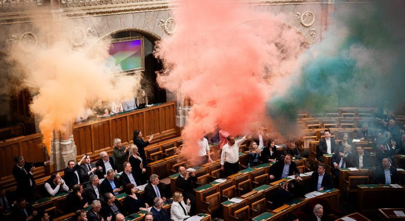 Hadházy: a Pride-törvény sérti az EU mesterséges intelligenciáról szóló rendeletét is