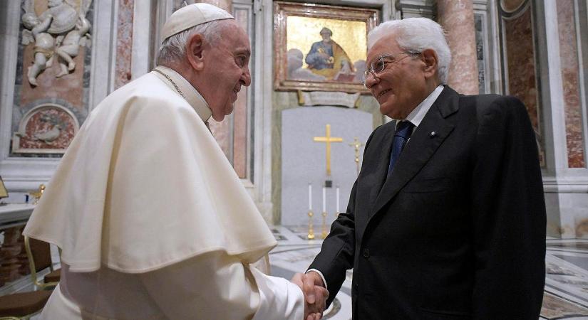 Sergio Mattarella üzent a pápának: Az Ön hangja minden eddiginél szükségesebb