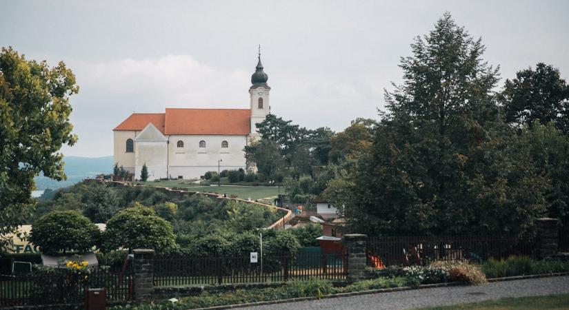 Eladó a Balaton egyik legszebb ingatlana, ennyiért kelhet el