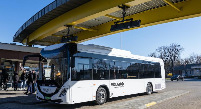 Hat városban húsz új elektromos Ikarus-buszt állítanak üzembe