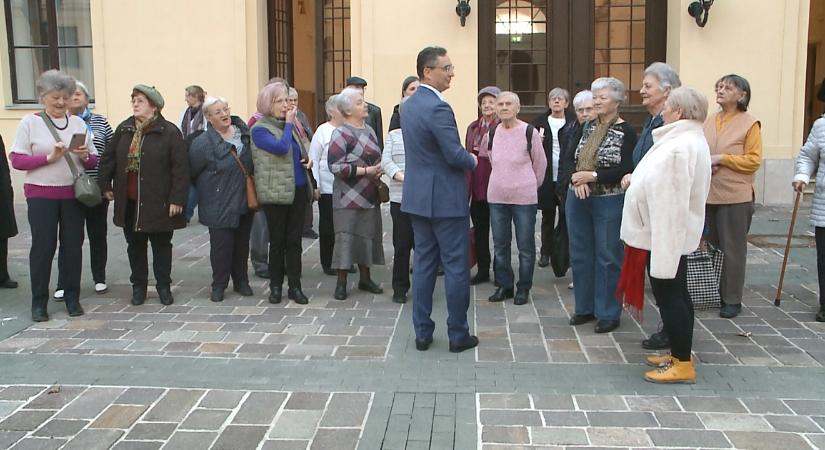 A Régi Városháza falai közé leshettek be debreceni szépkorúak